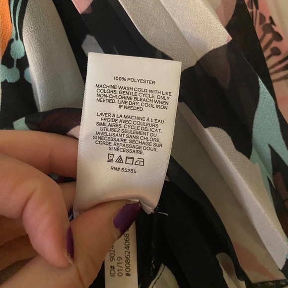 Never worn Express blouse! Perfect for summer! Tie in the back. - Picture 4 of 4